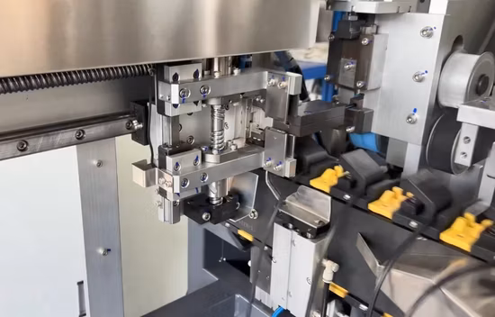 Automatic Plug Insert Crimping Machine
